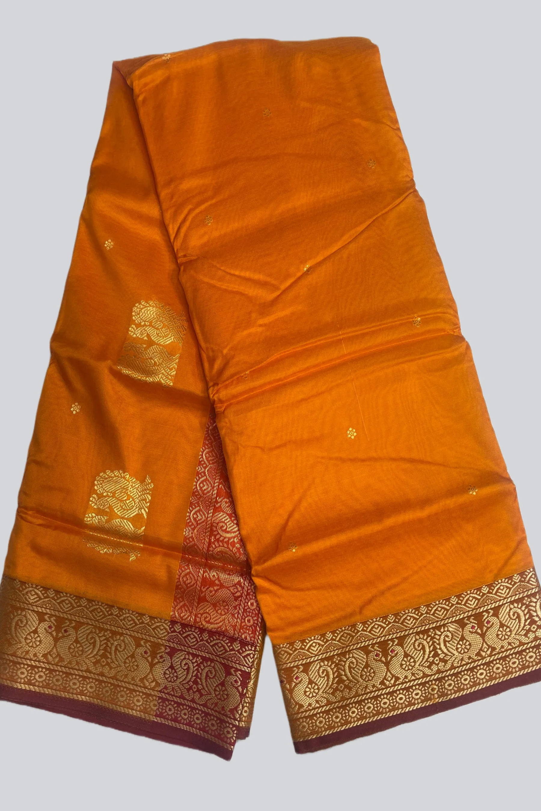 Exquisite Madurai Silk Saree with Rich Pallu & Coordinating Blouse