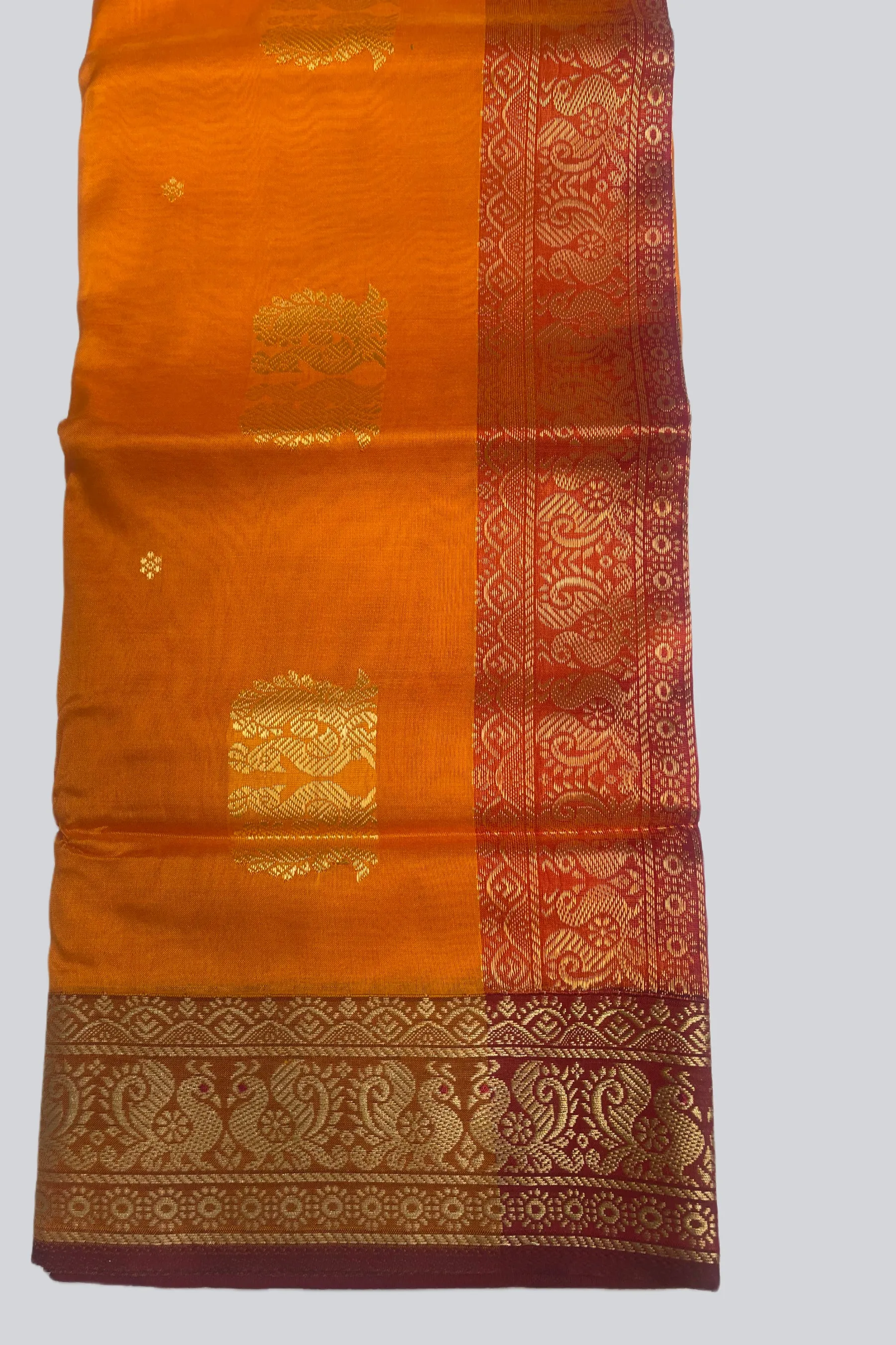 Exquisite Madurai Silk Saree with Rich Pallu & Coordinating Blouse
